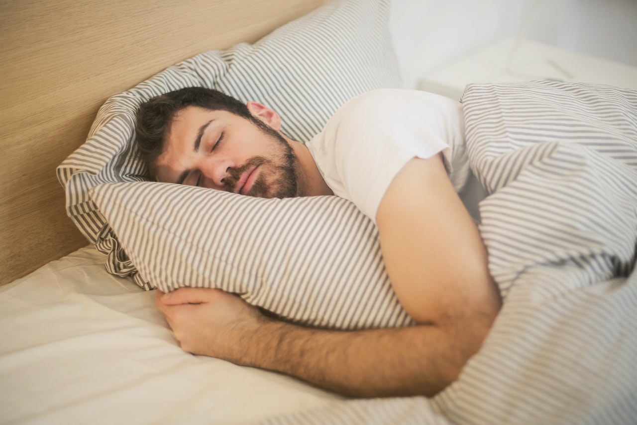 The Best Time to Sleep and the Side Effects of Getting Too Much & Not Enough Sleep